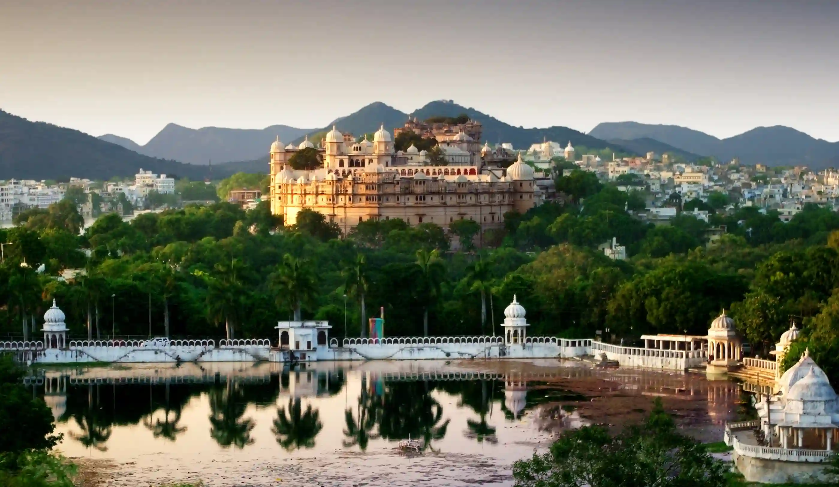 Udaipur Overnight Tour from Delhi by Flight